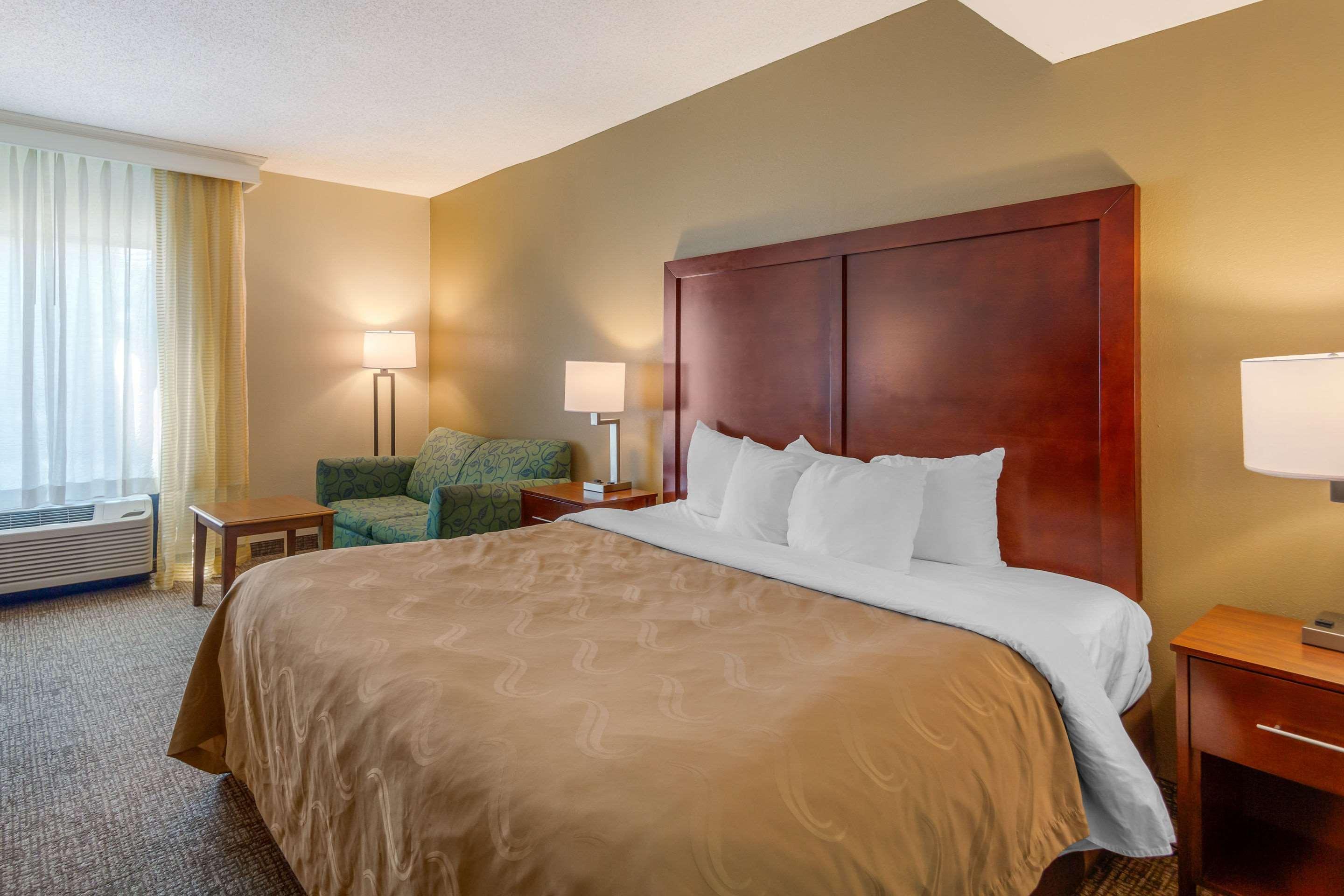 Quality Inn & Suites Olde Town Портсмут Экстерьер фото