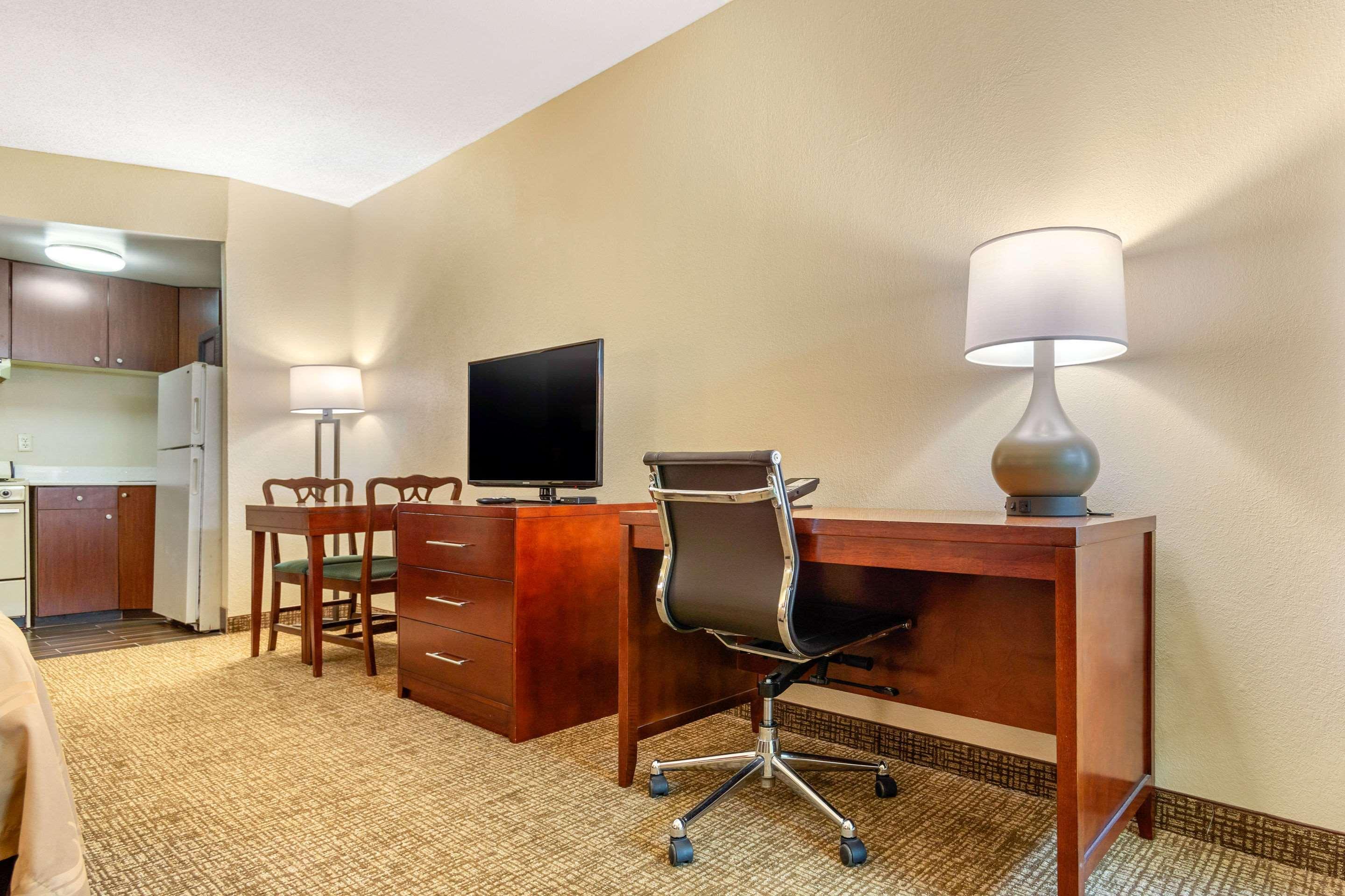 Quality Inn & Suites Olde Town Портсмут Экстерьер фото