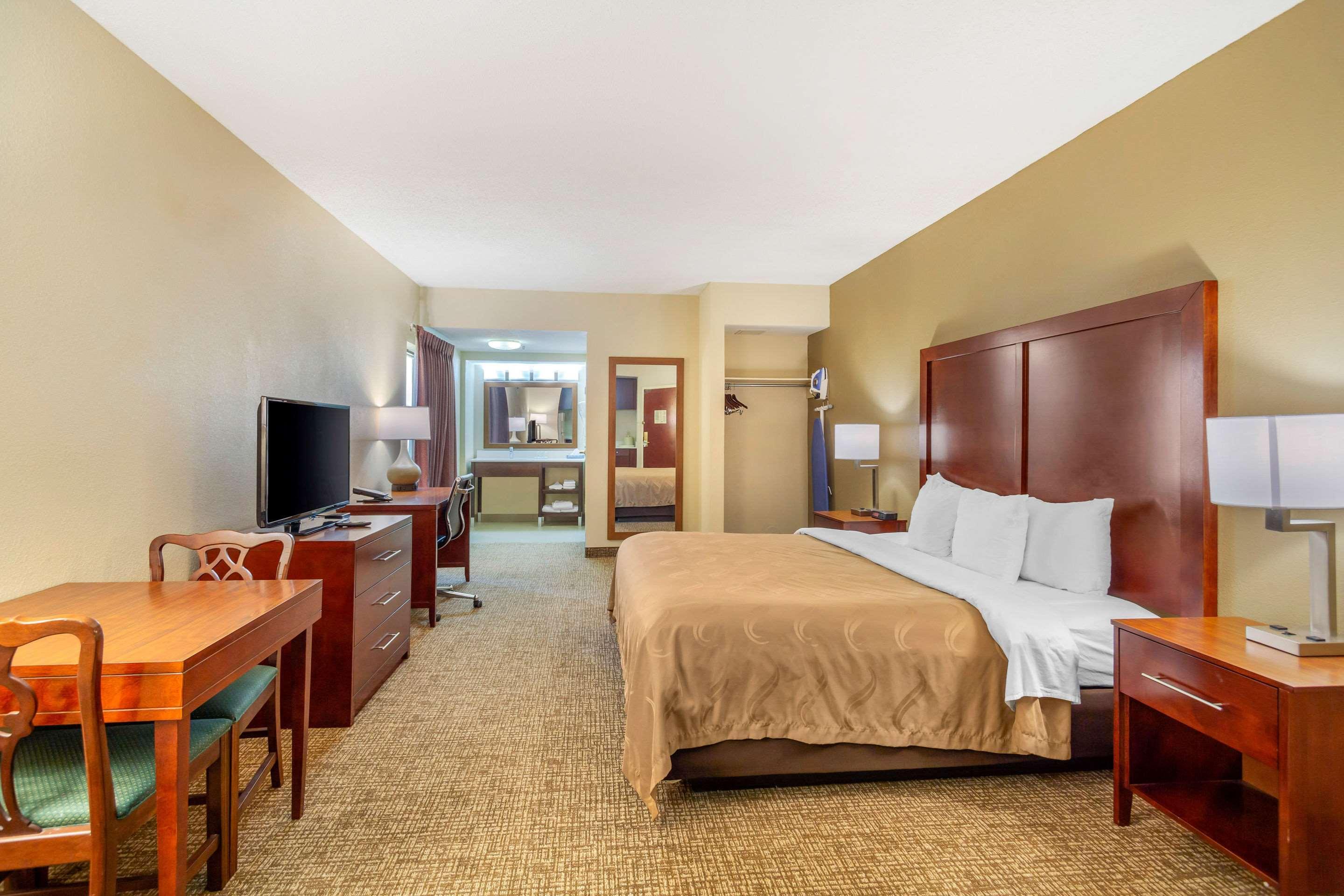 Quality Inn & Suites Olde Town Портсмут Экстерьер фото