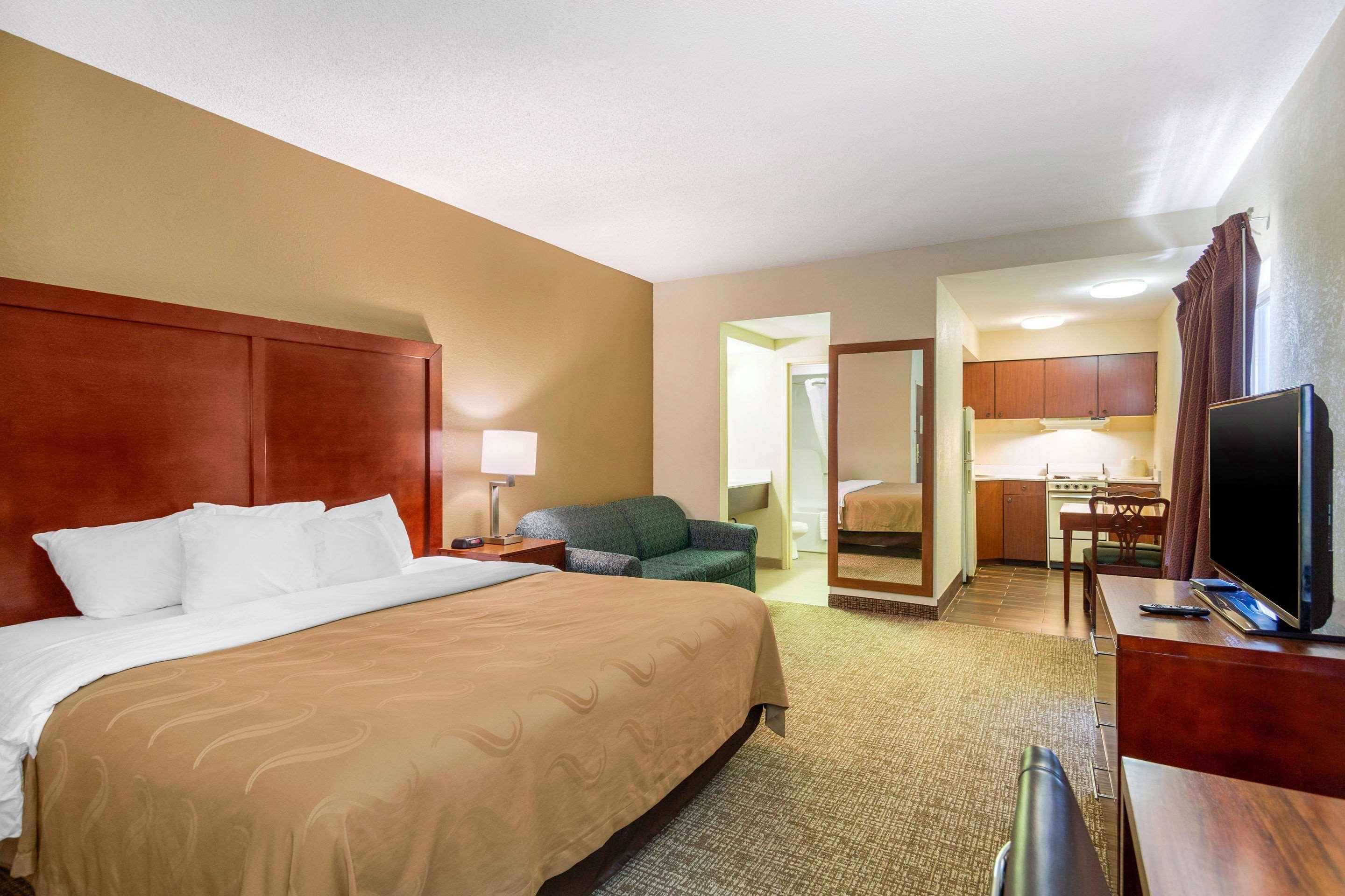 Quality Inn & Suites Olde Town Портсмут Экстерьер фото