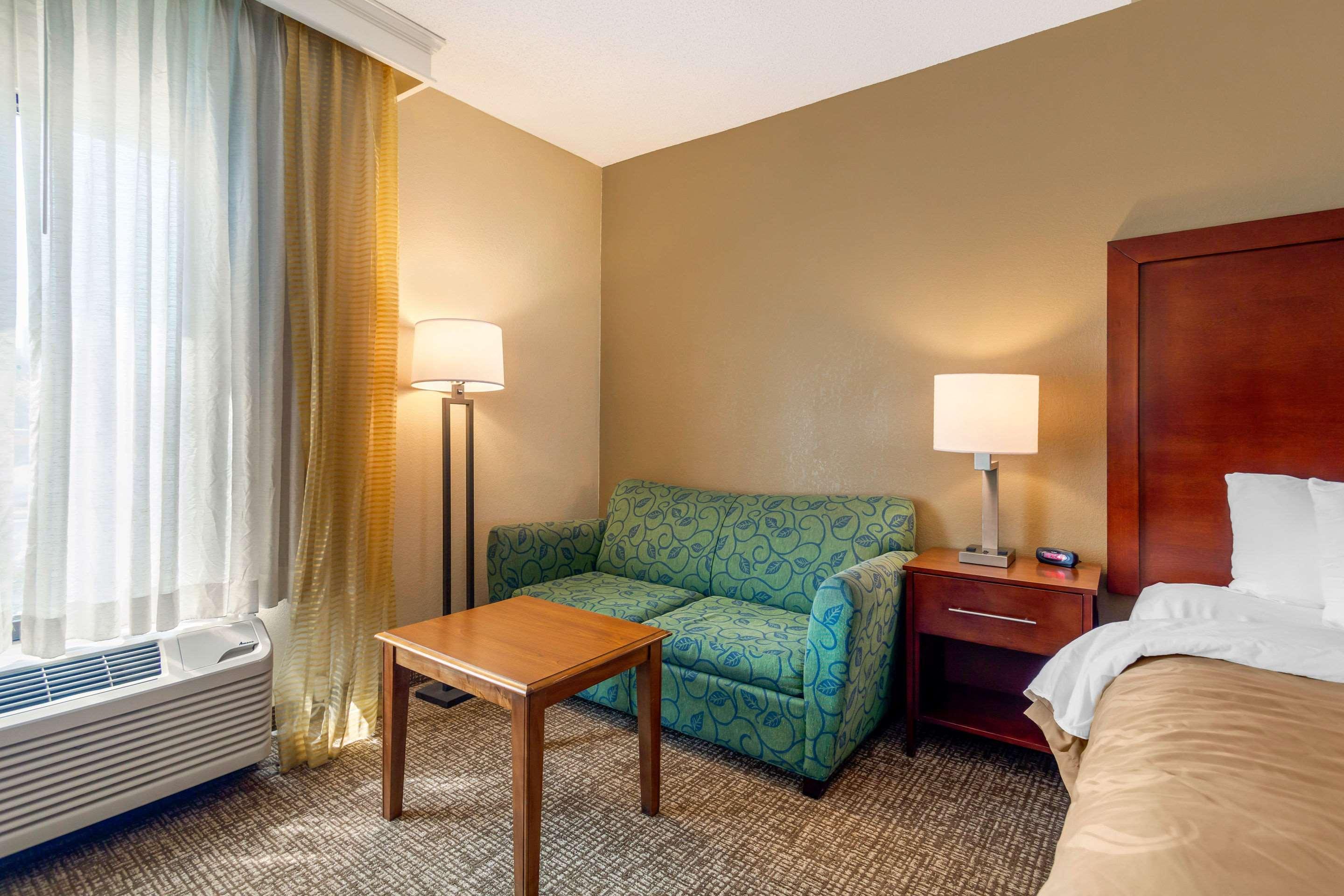 Quality Inn & Suites Olde Town Портсмут Экстерьер фото