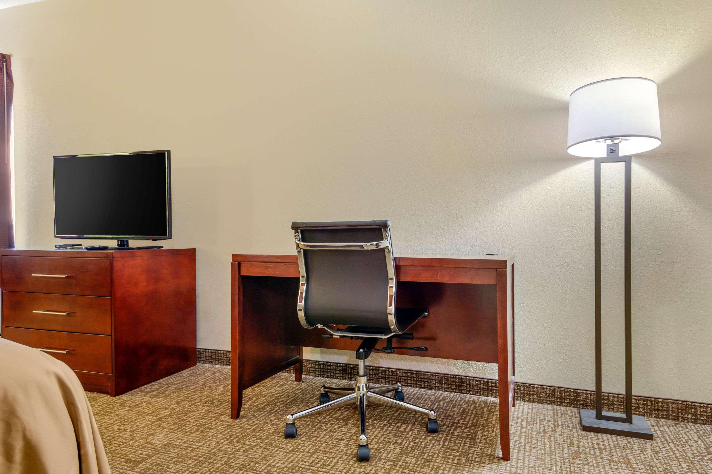 Quality Inn & Suites Olde Town Портсмут Экстерьер фото
