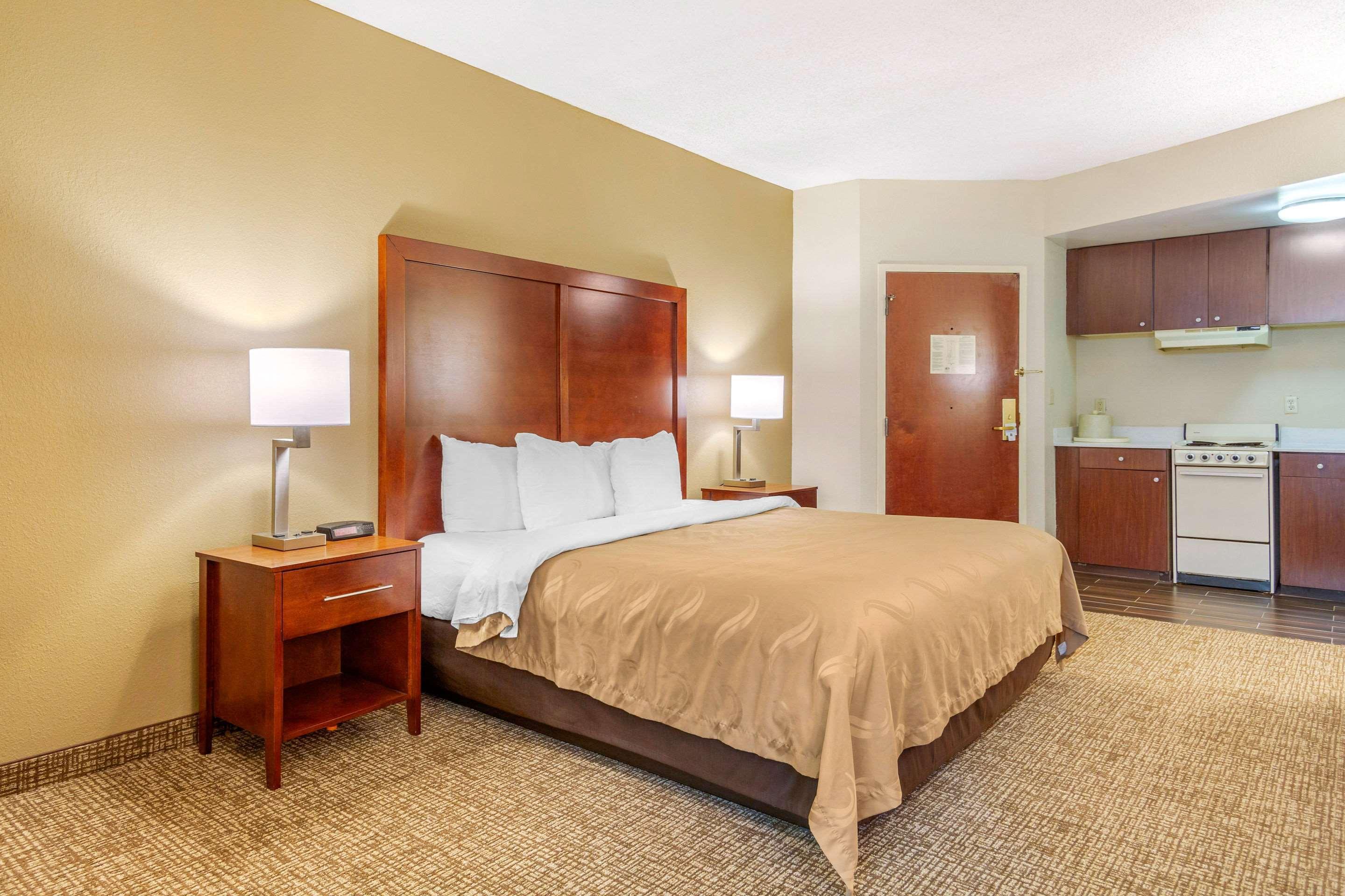 Quality Inn & Suites Olde Town Портсмут Экстерьер фото