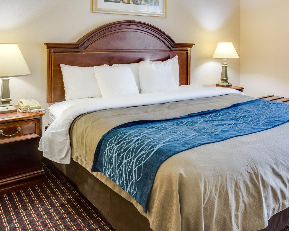 Quality Inn & Suites Olde Town Портсмут Экстерьер фото