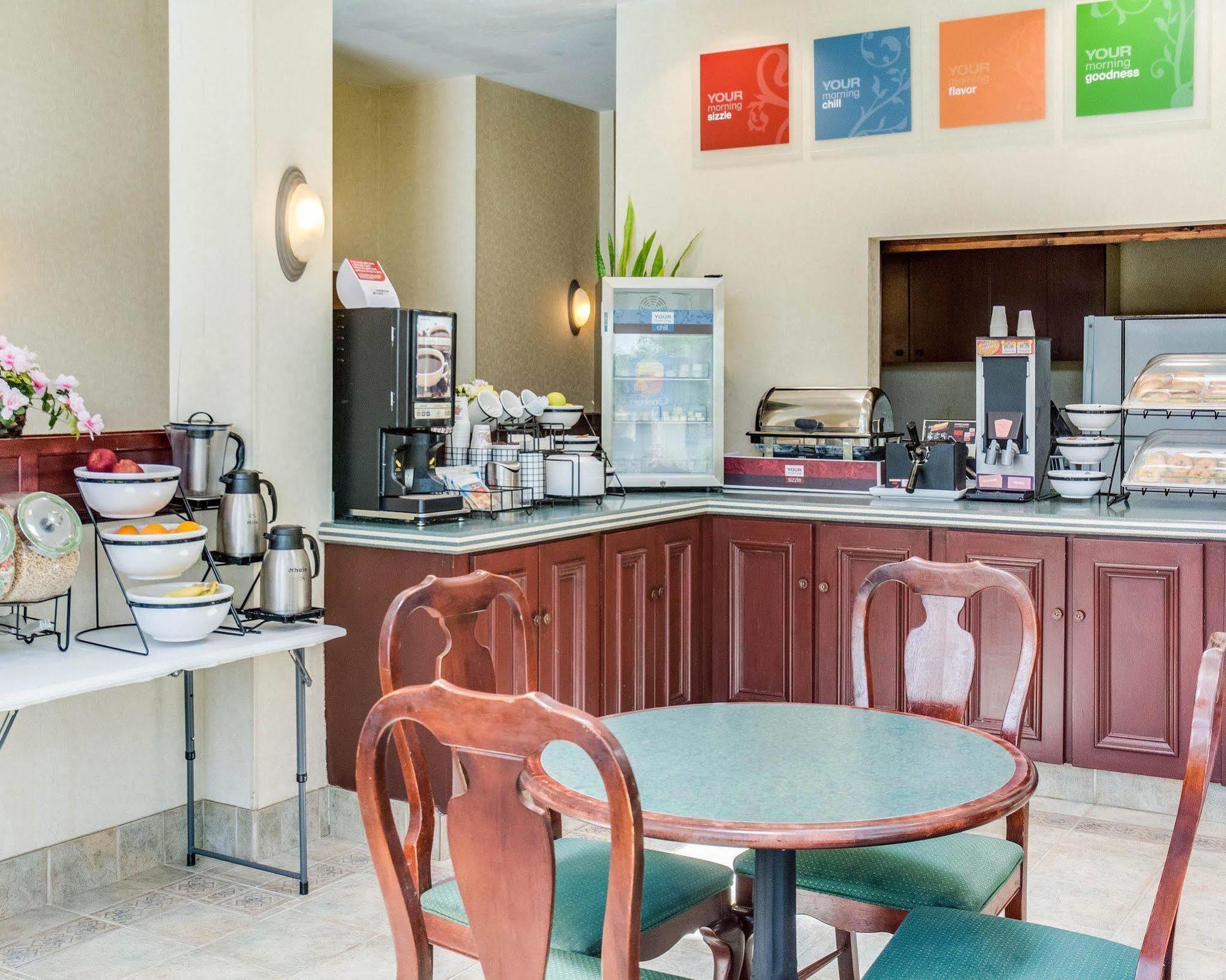 Quality Inn & Suites Olde Town Портсмут Экстерьер фото